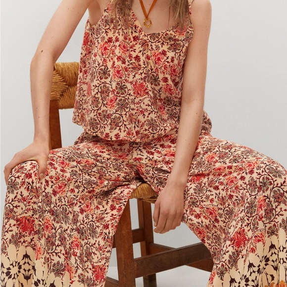 NWOT—Scarf print super flowy pants with elastic waist - Picture 3 of 6